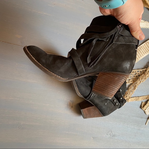Sam Edelman Merton Bootie - Picture 4 of 7